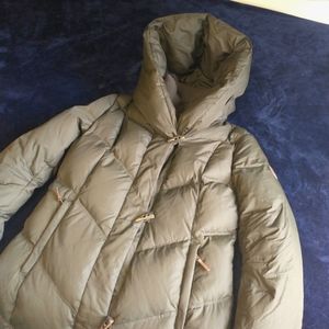 Lauren Ralph Lauren. Pillow hood down coat. Green
